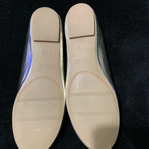 Mia Soft Gold Scalloped Flats - Picture 2 of 4